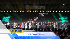 女生趴开裙子让男生c